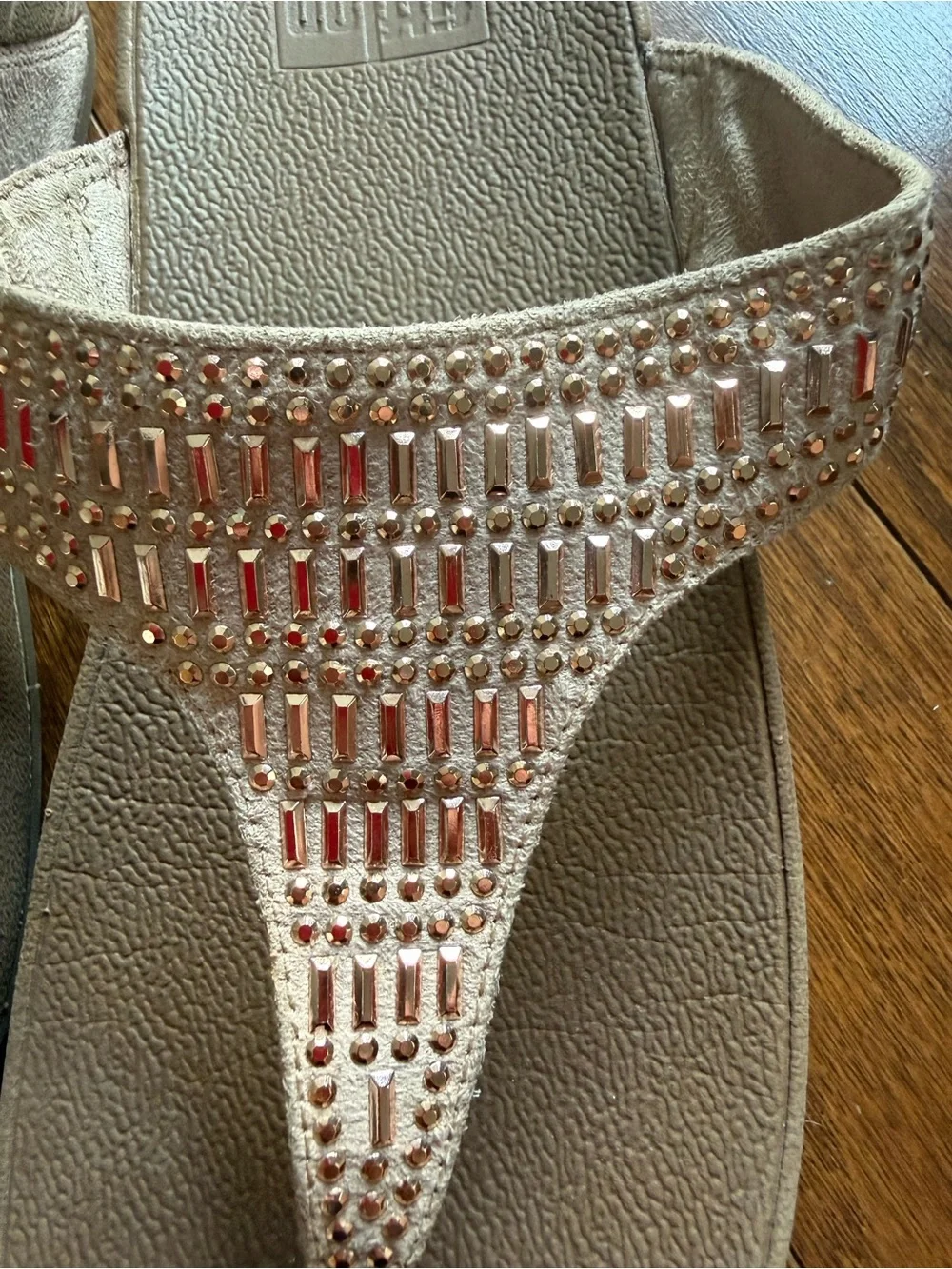 FitFlop Metallic Rose Gold Beaded Thong Sandals - Women size 9 US women’s